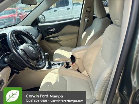 Used 2019 Jeep Cherokee Latitude w/ Cold Weather Group AWD/4WD image 9