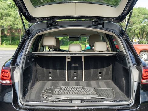 Used 2022 Mercedes-Benz GLC 300 4MATIC image 9
