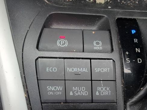 Used 2022 Toyota RAV4 XLE AWD/4WD image 14
