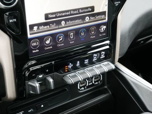 Used 2019 RAM 1500 Laramie AWD/4WD image 23