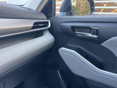 Used 2022 Toyota Highlander XLE image 30