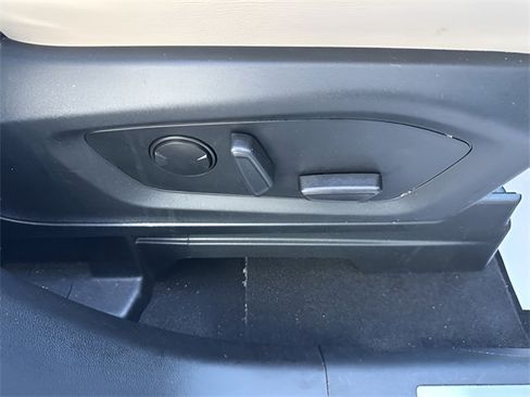 Used 2023 Ford Explorer Limited image 15