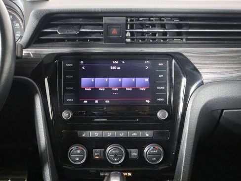 Used 2022 Volkswagen Passat 2.0T R-Line image 30