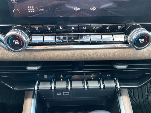 Certified 2023 GMC Canyon Denali w/ Denali Black Edition image 33