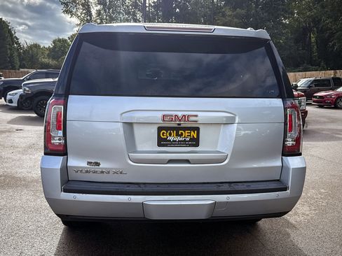 Used 2017 GMC Yukon XL SLT w/ Open Road Package image 10