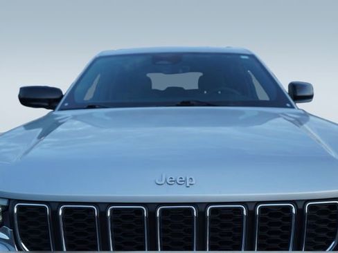 Used 2025 Jeep Grand Cherokee Laredo w/ Luxury Tech Group I image 37