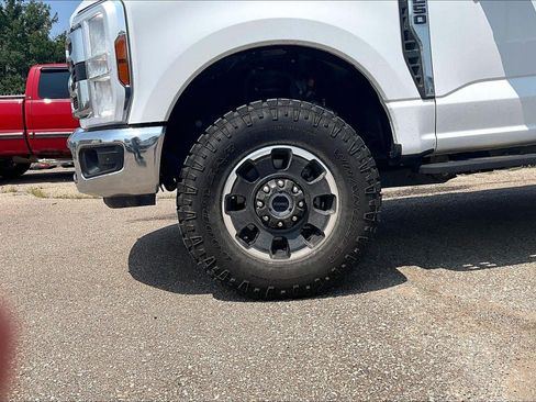 Used 2025 Ford F250 XLT w/ Tremor Off-Road Package AWD/4WD image 2