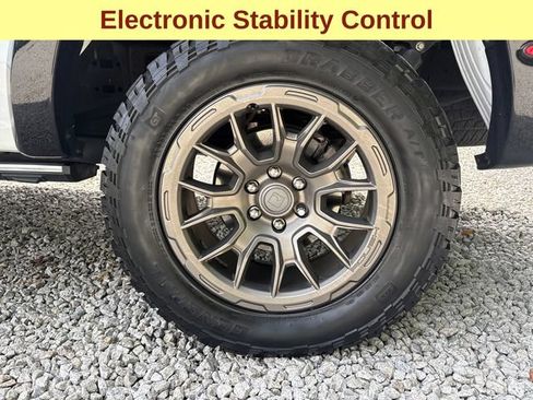 Used 2022 Ford F150 Lariat w/ Equipment Group 502A High AWD/4WD image 9
