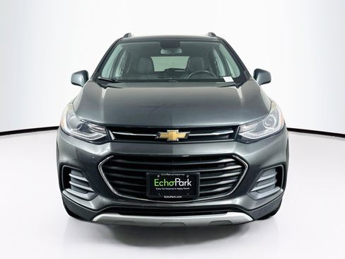 Used 2018 Chevrolet Trax LT w/ LT Convenience Package AWD/4WD image 2