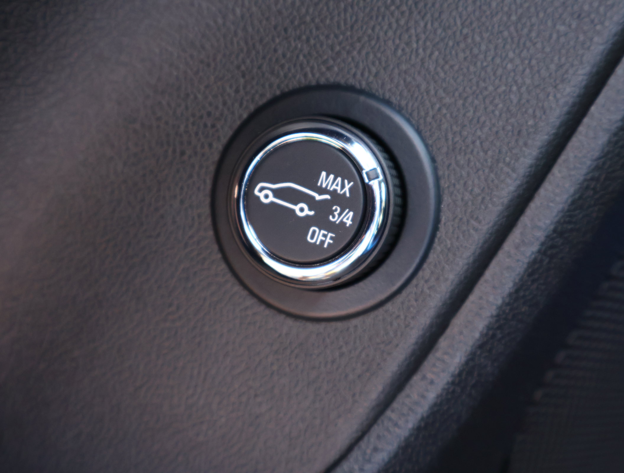 Used 2024 Chevrolet Blazer LT w/ Convenience Package FWD image 9