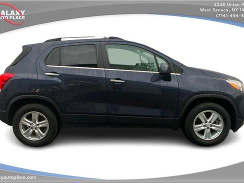 Used 2018 Chevrolet Trax LT w/ LT Convenience Package FWD image 4