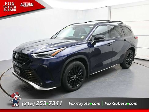 Used 2023 Toyota Highlander XSE AWD/4WD image 2