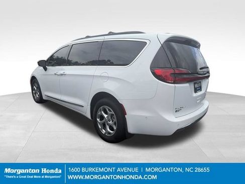 Used 2023 Chrysler Pacifica Limited w/ Uconnect Theater Family Group AWD/4WD image 5