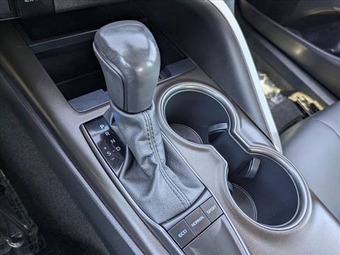 Used 2024 Toyota Camry SE image 12