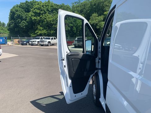 Used 2026 RAM ProMaster 2500 w/ Convenience Group FWD image 14