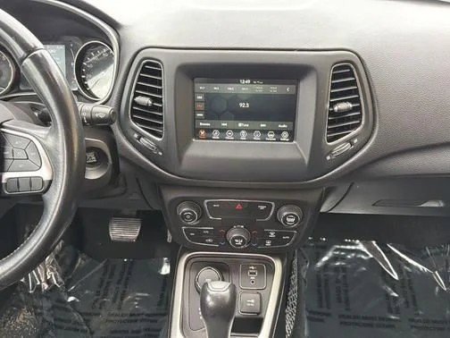 Used 2020 Jeep Compass Latitude AWD/4WD image 10