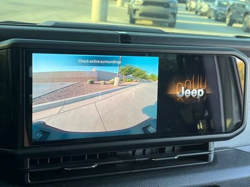 Used 2024 Jeep Gladiator Sport AWD/4WD image 23