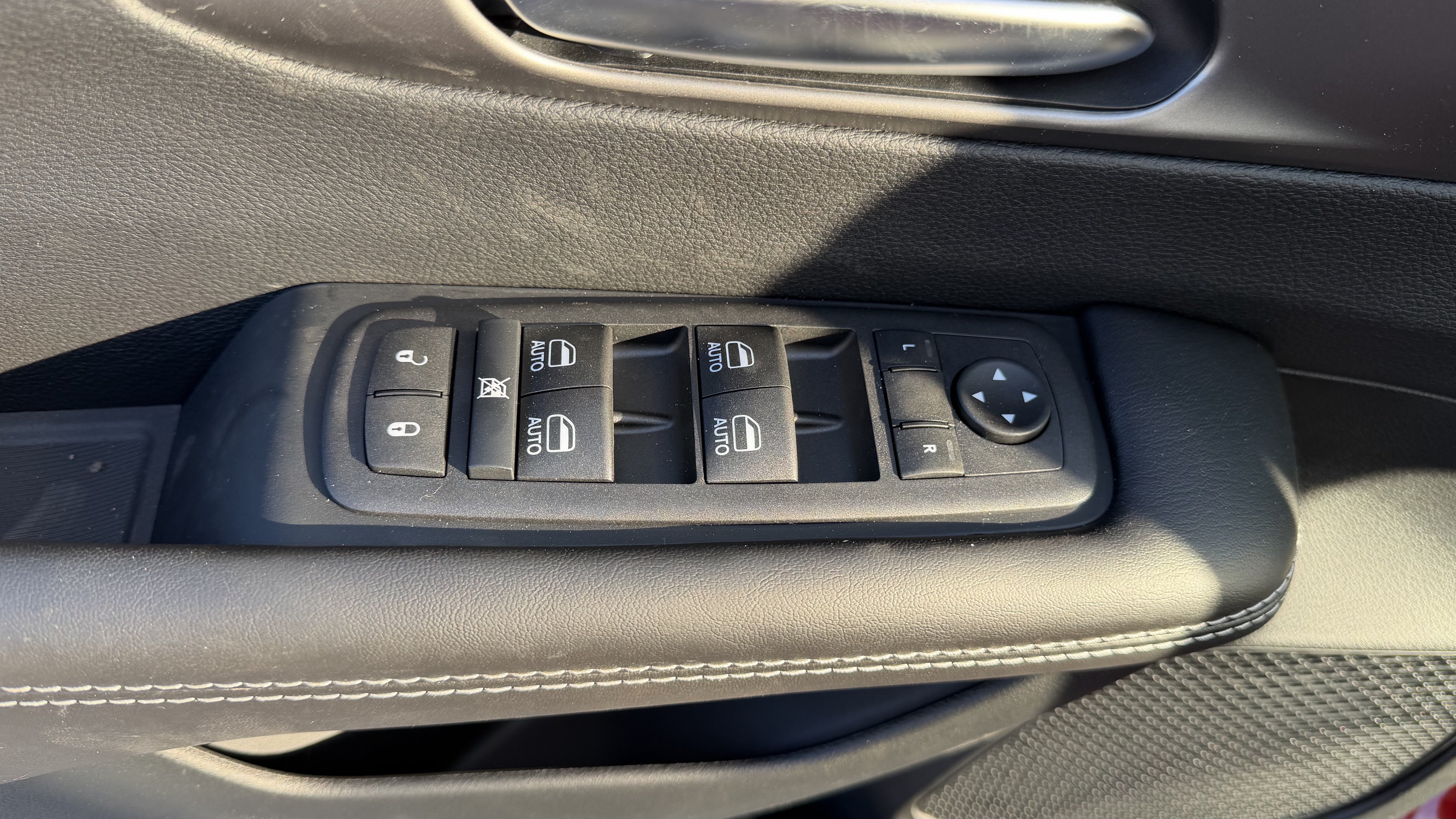 New 2027 Chrysler Pacifica Select w/ Family Tech Group AWD/4WD image 14