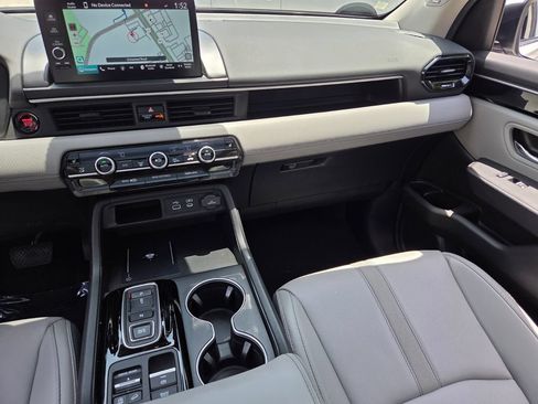 Used 2025 Honda Pilot Touring image 14