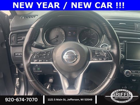 Used 2018 Nissan Rogue SV image 9