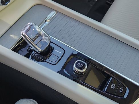 Used 2025 Volvo XC60 T8 Ultra w/ Protection Package Premier image 10