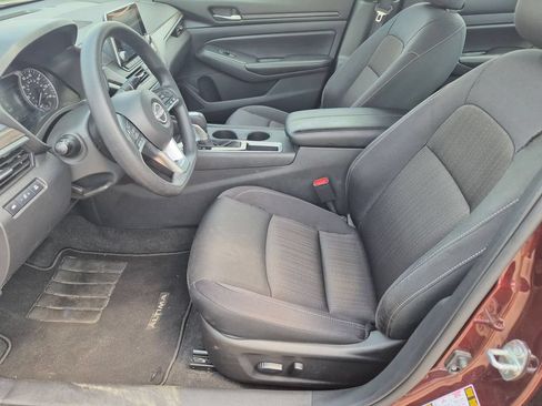 Used 2025 Nissan Altima 2.5 SV FWD image 13