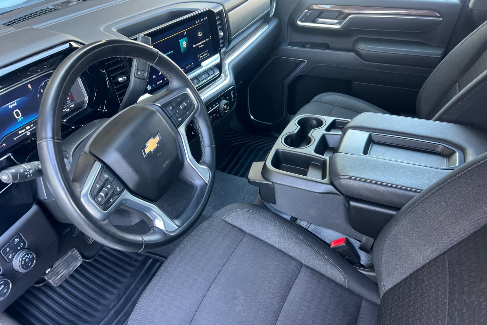 Used 2025 Chevrolet Silverado 3500 LT w/ Safety Package AWD/4WD image 4