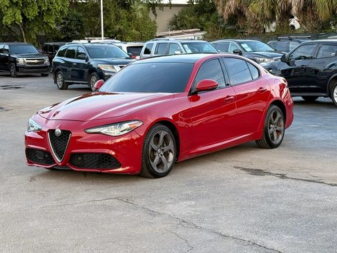 Used 2018 Alfa Romeo Giulia AWD image 3