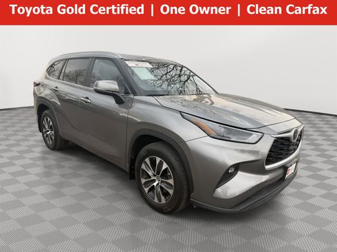 Certified 2025 Toyota Highlander XLE AWD/4WD image 1