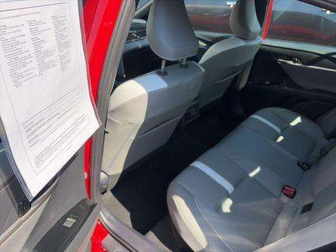 Used 2025 Toyota Camry SE FWD image 9