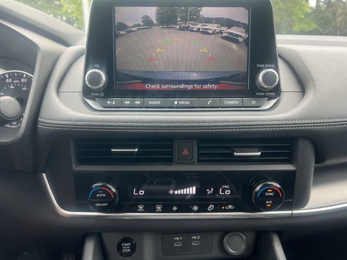 Used 2025 Nissan Rogue SV AWD/4WD image 5