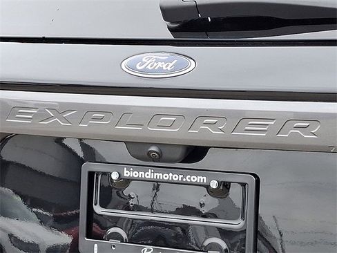 Used 2023 Ford Explorer XLT w/ Equipment Group 202A AWD/4WD image 32