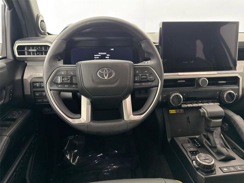 Certified 2025 Toyota 4Runner Trailhunter image 31