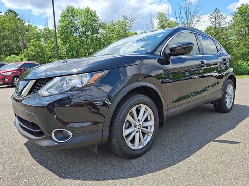 Used 2019 Nissan Rogue Sport SV w/ Technology Package image 3