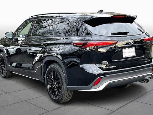 Certified 2025 Toyota Highlander XSE image 12