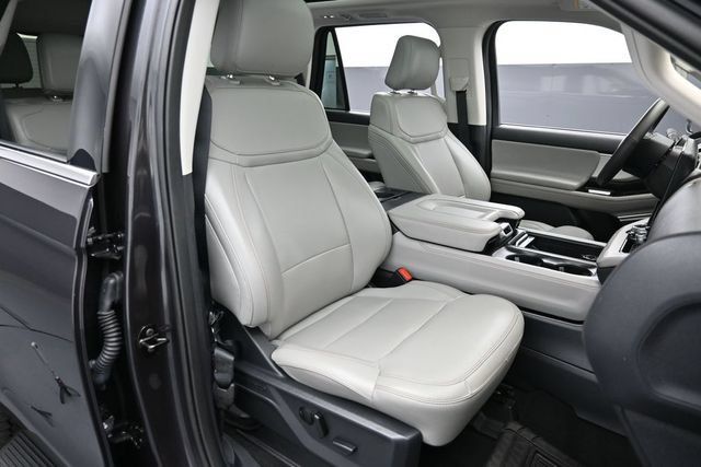 Certified 2025 Ford Expedition Active AWD/4WD image 31