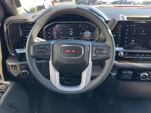 Used 2025 GMC Sierra 1500 Elevation image 12