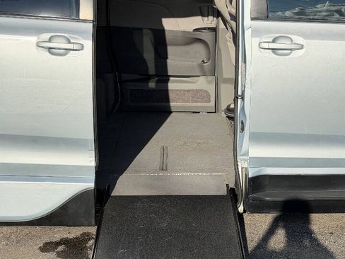Used 2015 Toyota Sienna LE FWD image 12