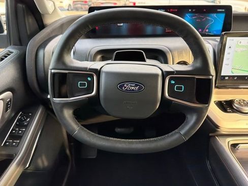 Used 2025 Ford Expedition Active image 16