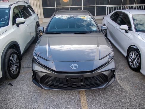 Used 2025 Toyota Camry XSE image 5