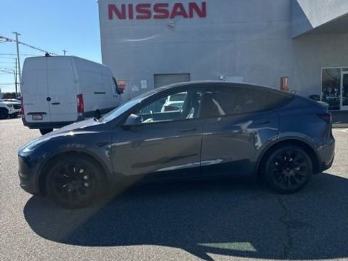 Used 2021 Tesla Model Y Long Range image 1