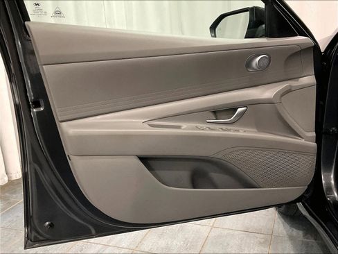 Used 2023 Hyundai Elantra SEL w/ Cargo Package image 9