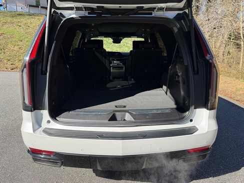 Used 2024 Cadillac Escalade Sport w/ LPO, ONYX Package image 23