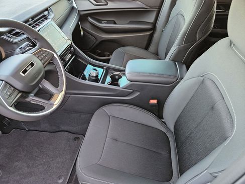 New 2025 Jeep Grand Cherokee L Laredo image 15