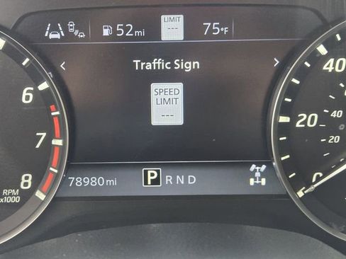 Used 2021 Nissan Titan SV w/ SV Convenience Package image 15