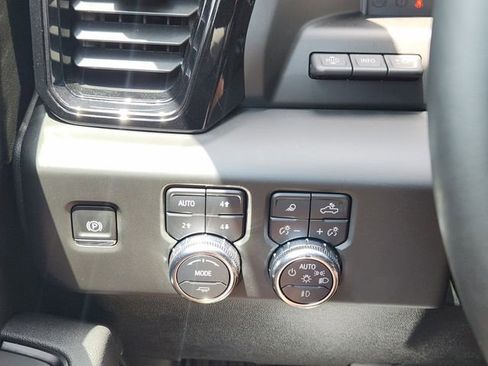 Used 2025 GMC Sierra 1500 AT4 w/ AT4 Premium Package AWD/4WD image 23