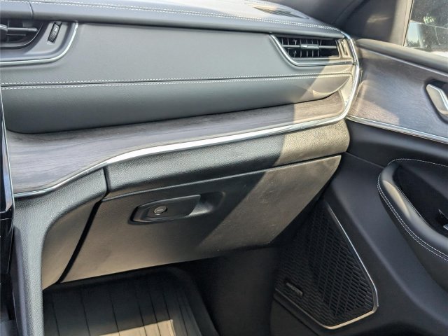 Used 2023 Jeep Grand Cherokee L Overland AWD/4WD image 20