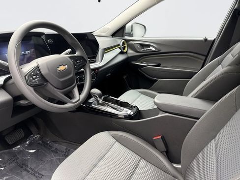 Used 2026 Chevrolet Trax LT FWD image 10