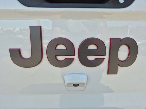 Used 2022 Jeep Gladiator Rubicon AWD/4WD image 23