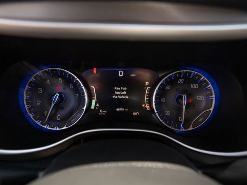Used 2023 Chrysler Pacifica Touring-L FWD image 42